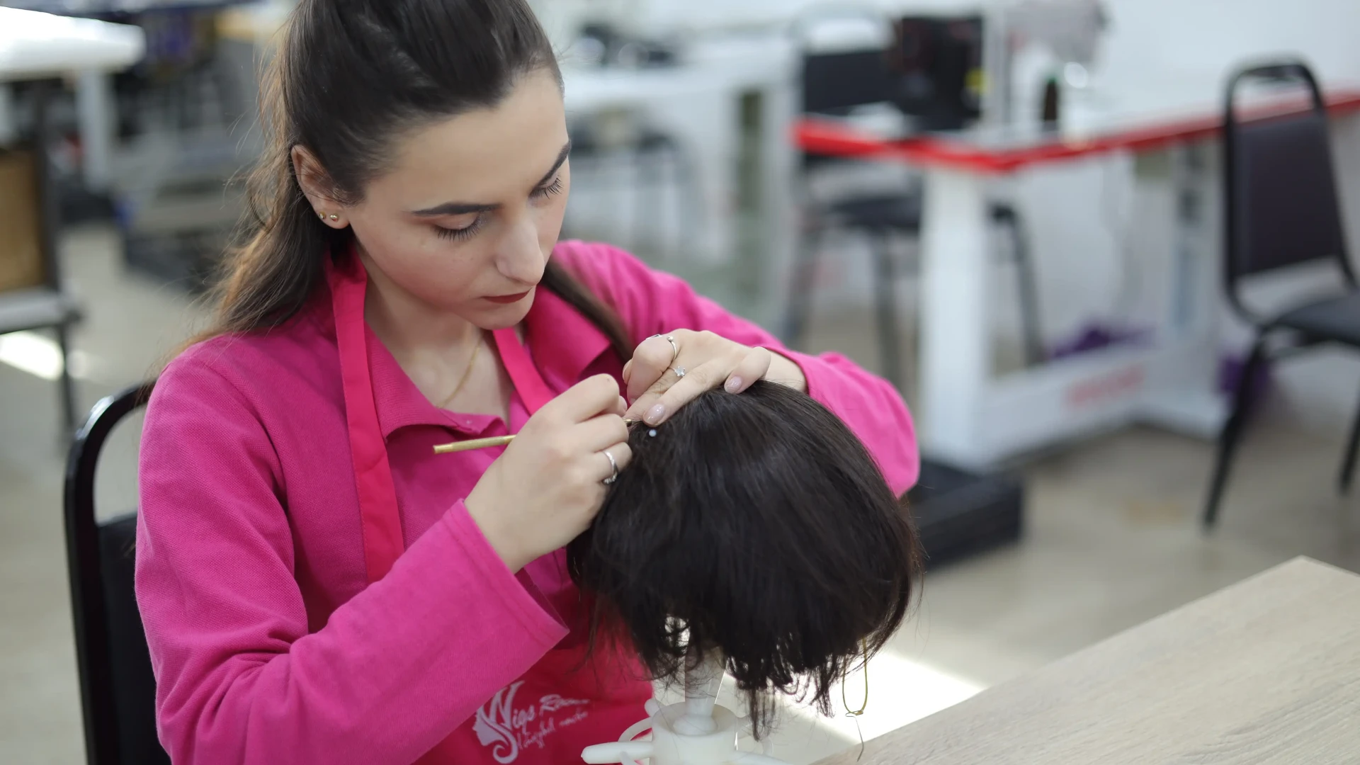 როგორ დავამაგროთ შინიონები? – Wigs Room-ის გზამკვლევი